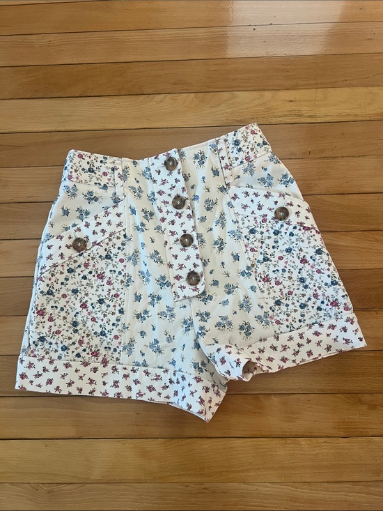 Sezane Pants - Sezane Floral Button-Front High-Waist Shorts - White/Multi. Size 34 (US 2)